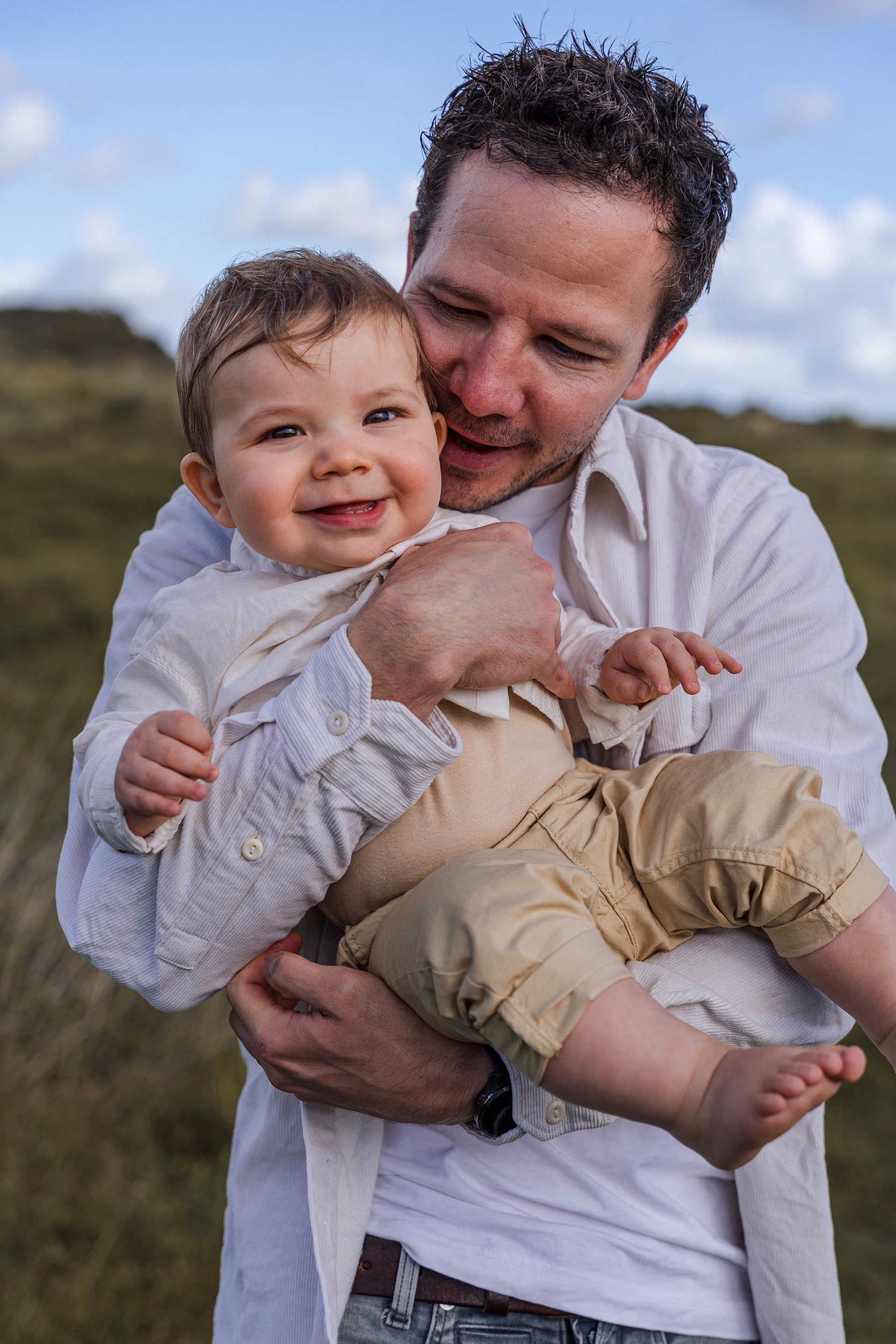 Familiefotografie Noordwijk — papa met kind in de duinen