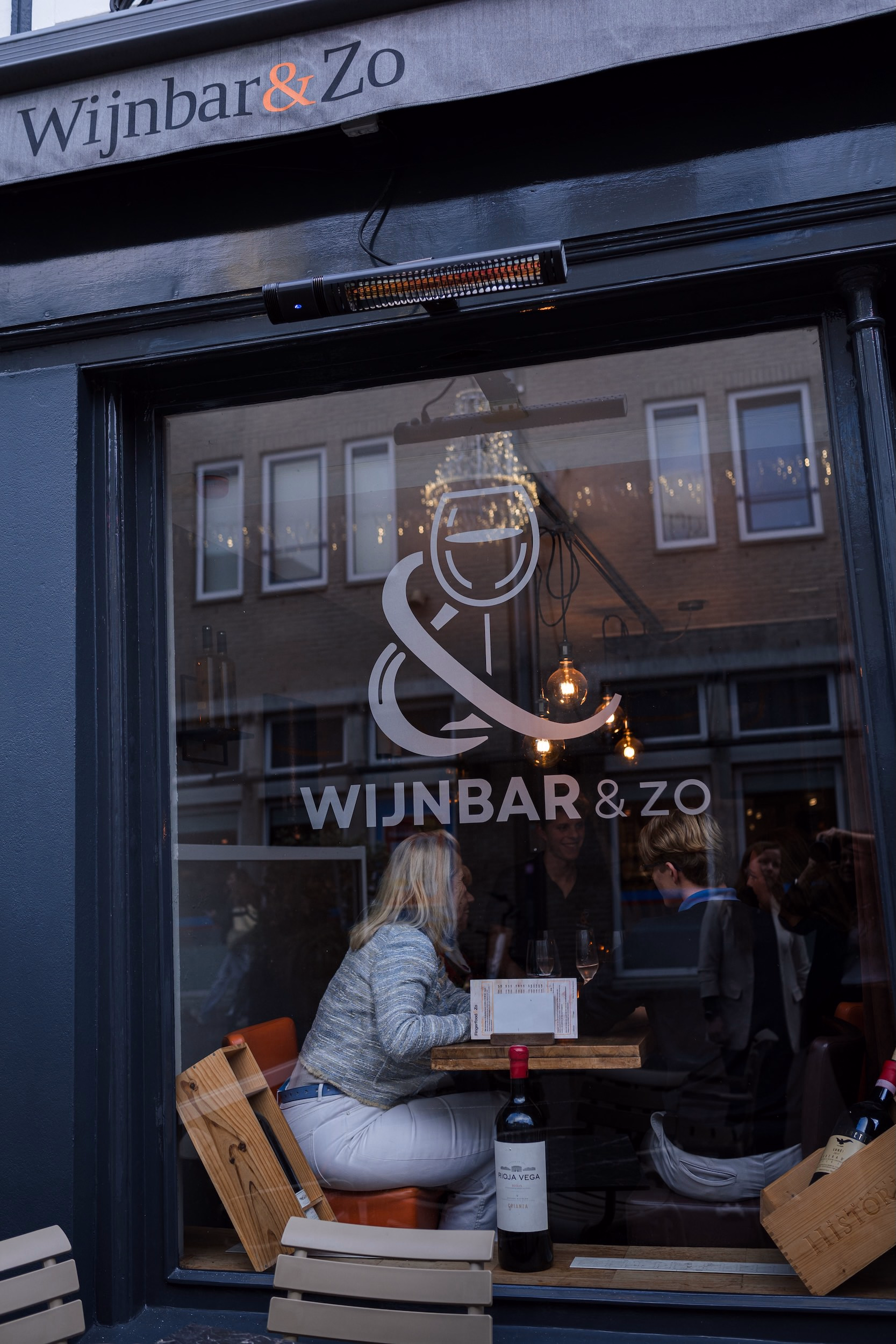 Bedrijfsfotografie Alphen aan den Rijn - Wijnbar voorkant gebouw