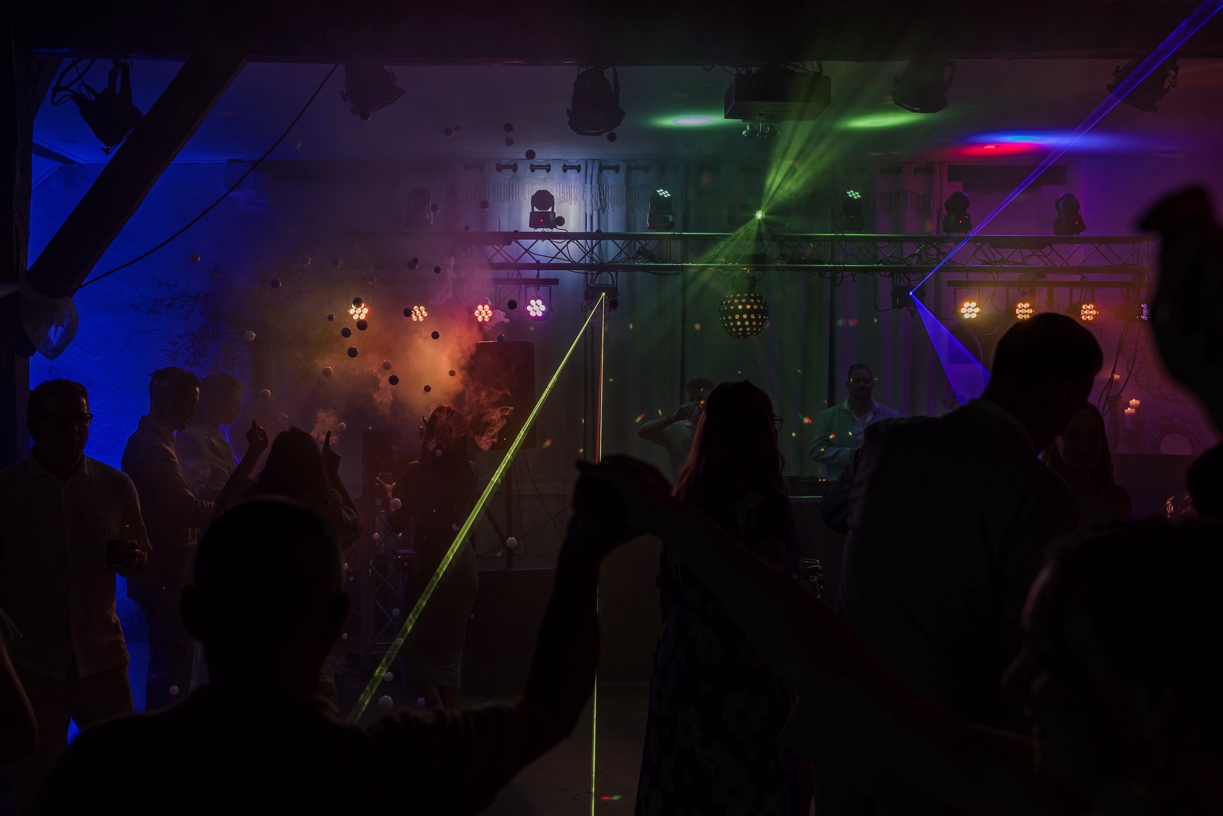 Evenementen fotografie - Feest met DJ en lichten